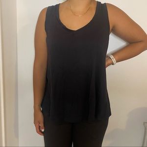 Gap flowy black tank top
